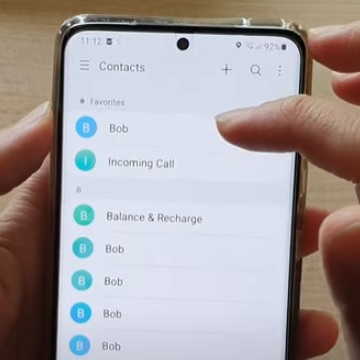 How to Add a Contact to Favorites on Galaxy S21