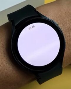 How Turn On and Off the Flashlight on Galaxy Watch 4